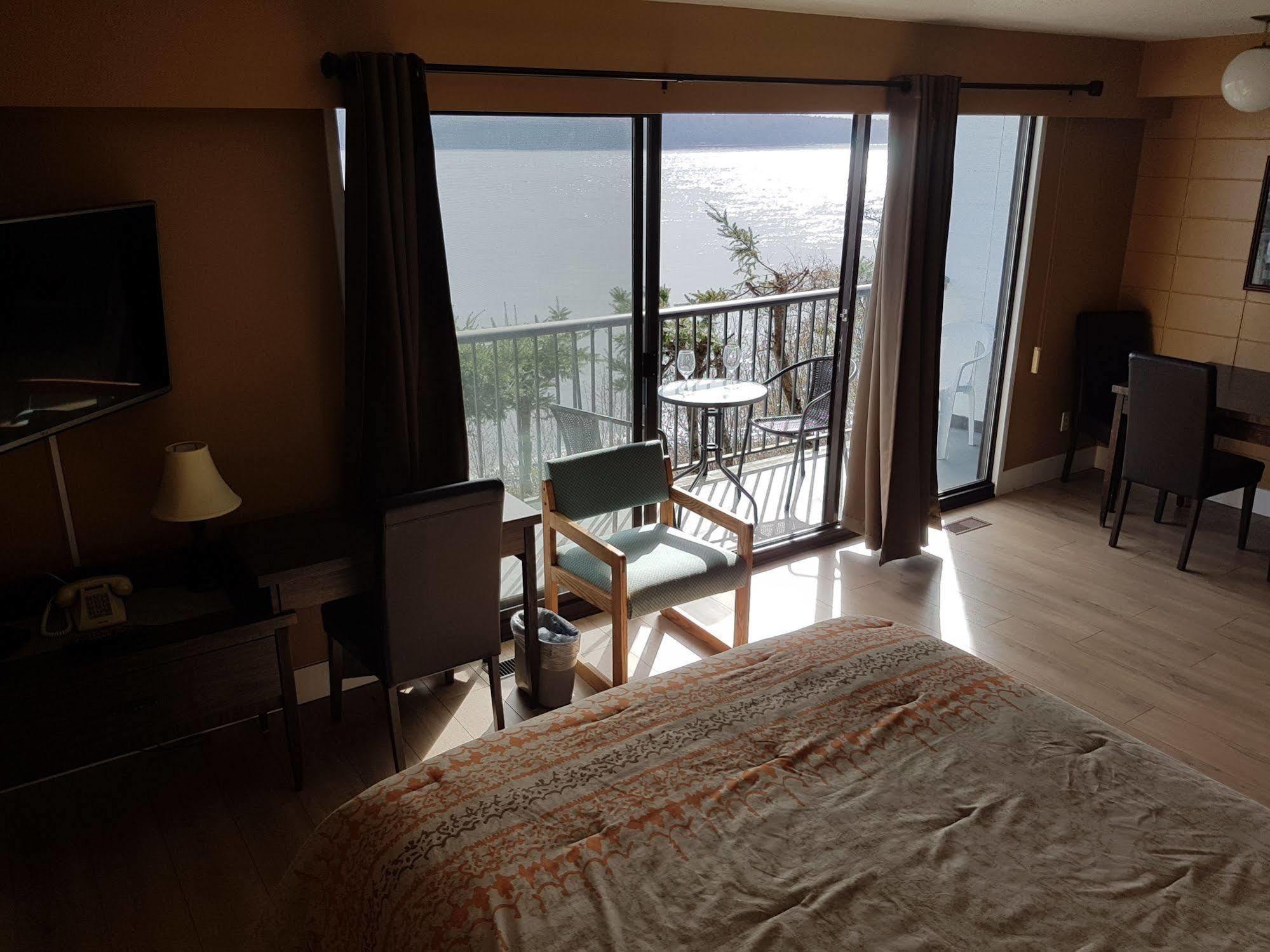 Above Tide Motel แคมป์เบลล์ริเวอร์ ภายนอก รูปภาพ